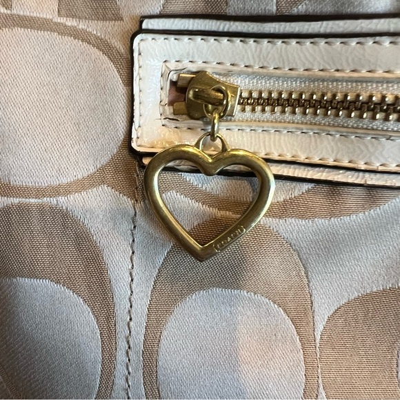 Coach Poppy Signature C Bag - Picture 4 of 11